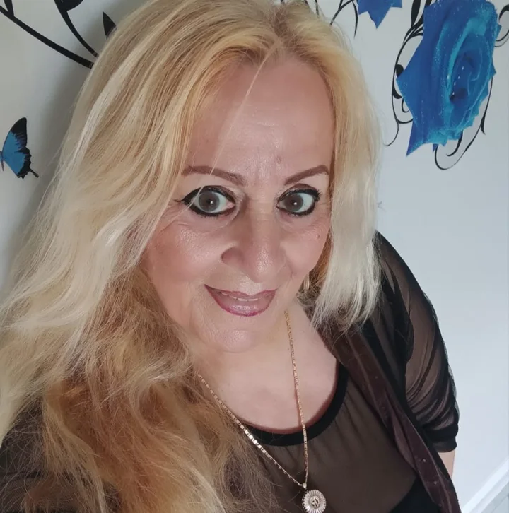 Smiling MemoTril customer at home